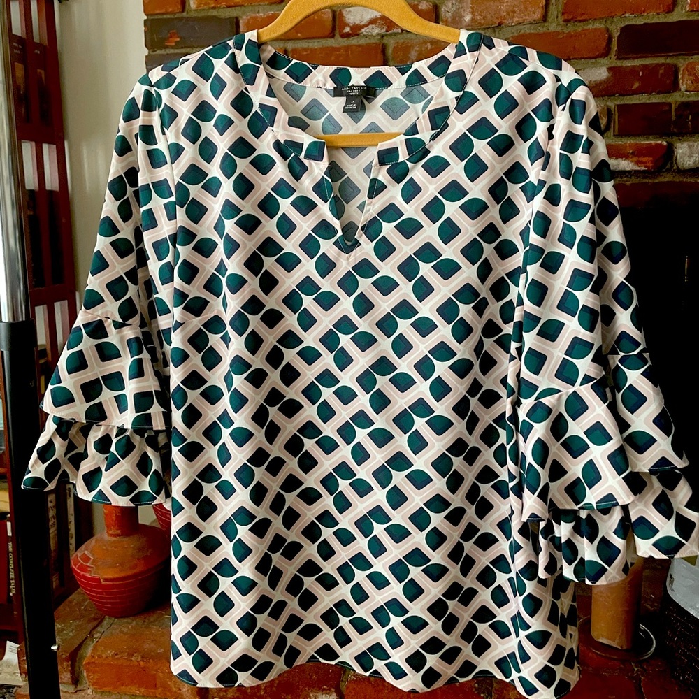 Women’s top LP.  Ann Taylor Factory.